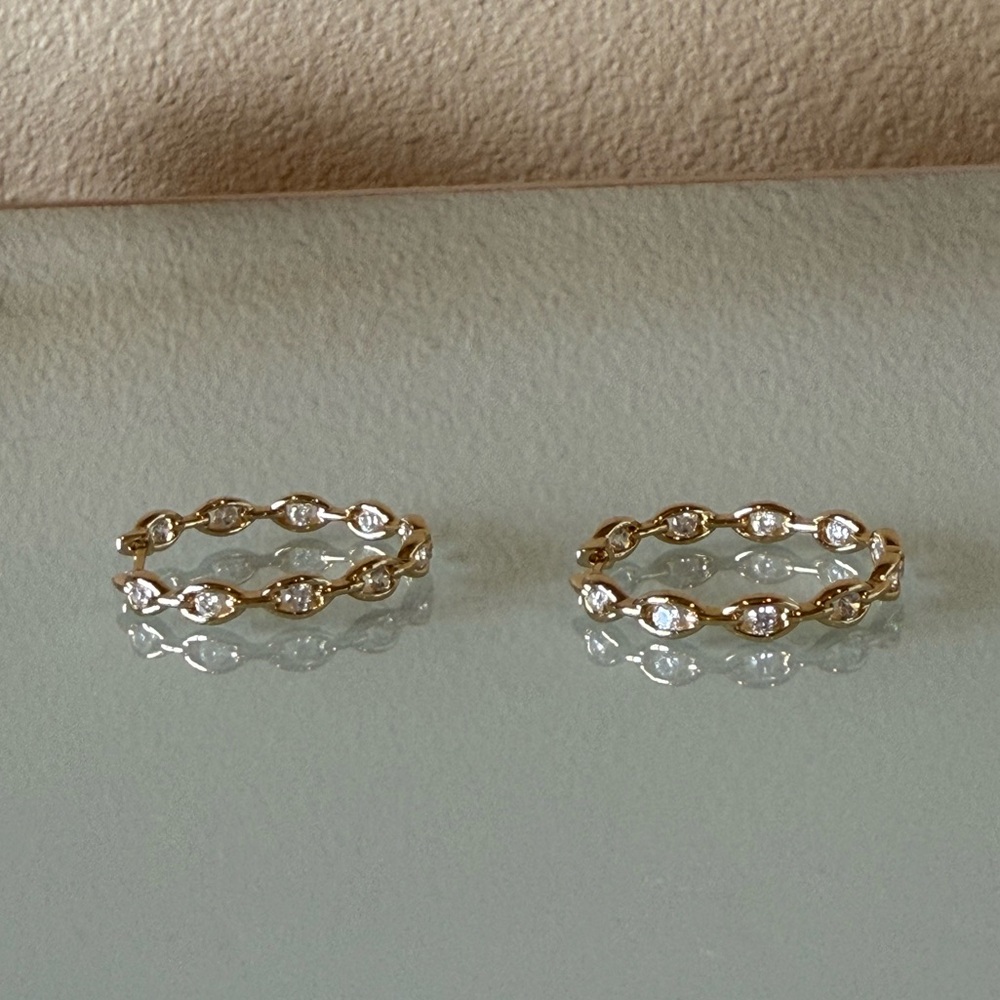 NWOT APM Monaco SOLEIL Pavé Chain Earrings